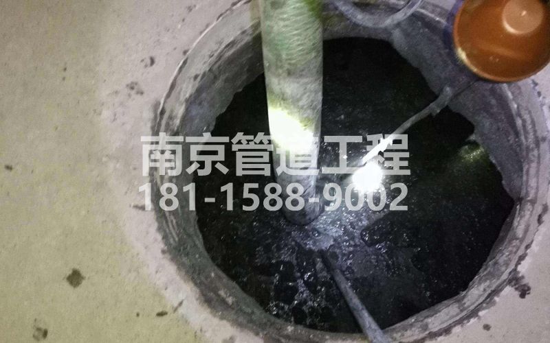216大庄村清理化粪池